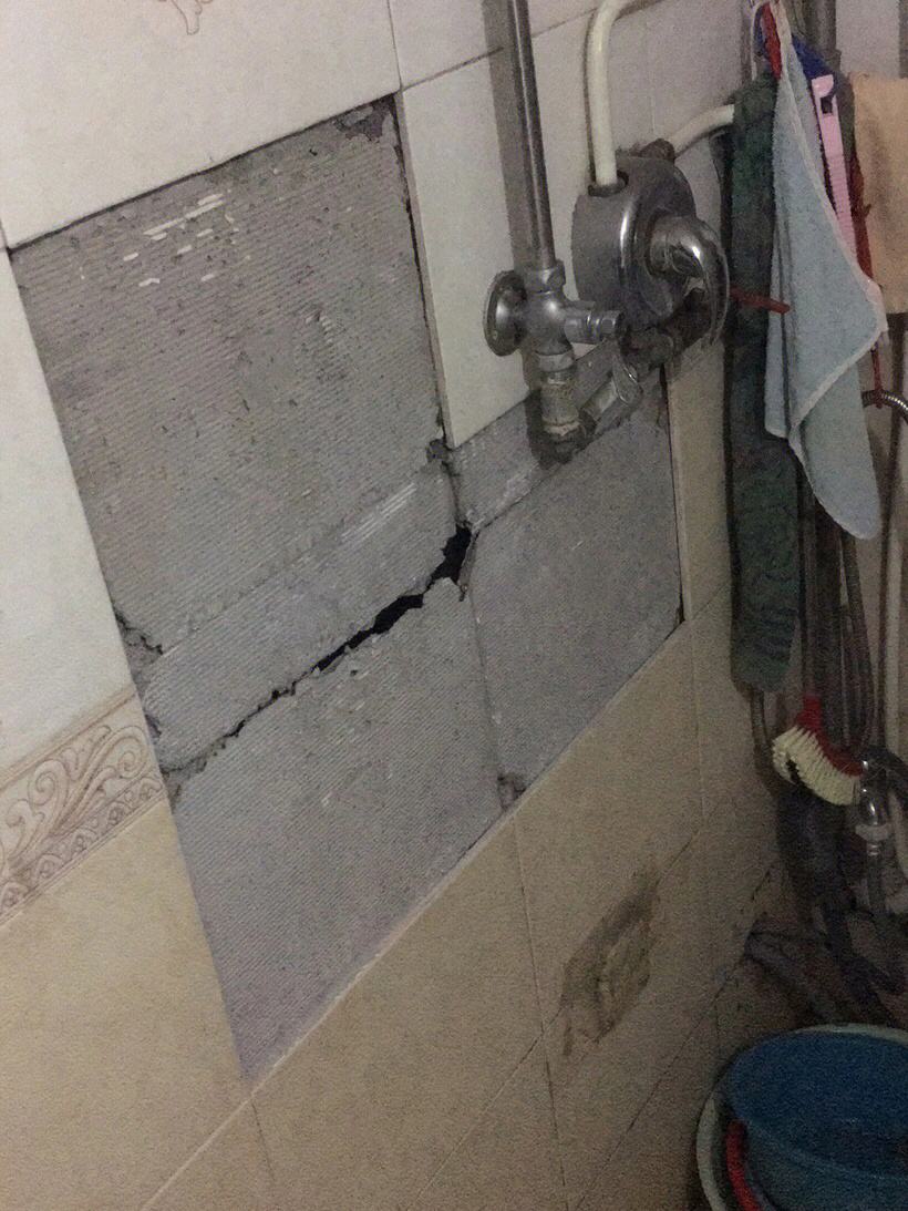 瓷砖脱落前有哪些表现(瓷砖脱落会会有什么安全隐患) 瓷砖脱落前有哪些表现(瓷砖脱落会会有什么安全隐患)