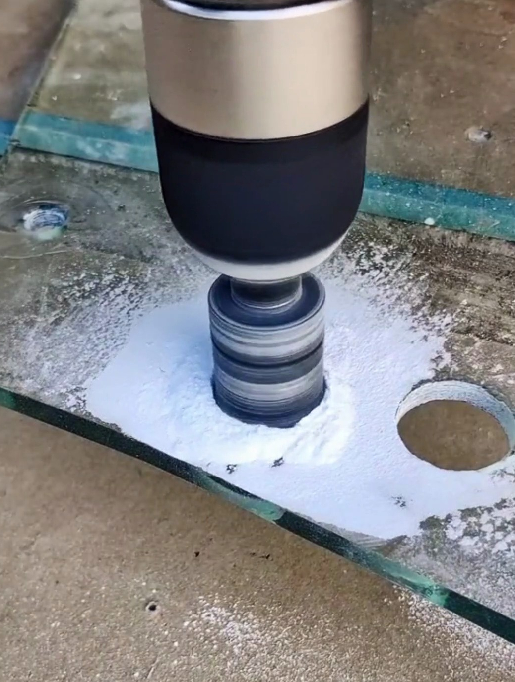 墙砖打孔后的地方怎么修补视频教程(墙砖打孔后的地方怎么修补视频教程图片) 墙砖打孔后的地方怎么修补视频教程(墙砖打孔后的地方怎么修补视频教程图片)