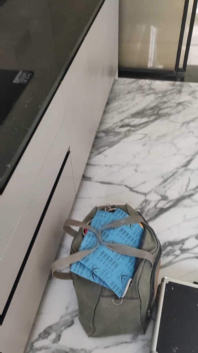 厨房墙砖掉了一块怎么补修(厨房墙砖掉了一块怎么补修呢)